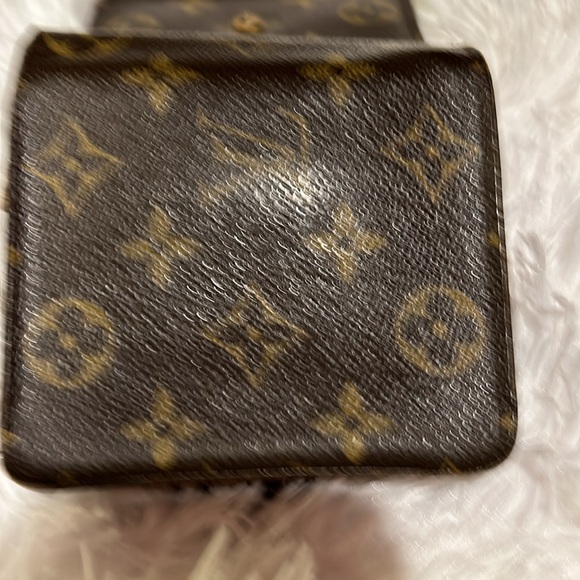 Louis Vuitton Monogram Zip Around Wallet - Picture 6 of 10